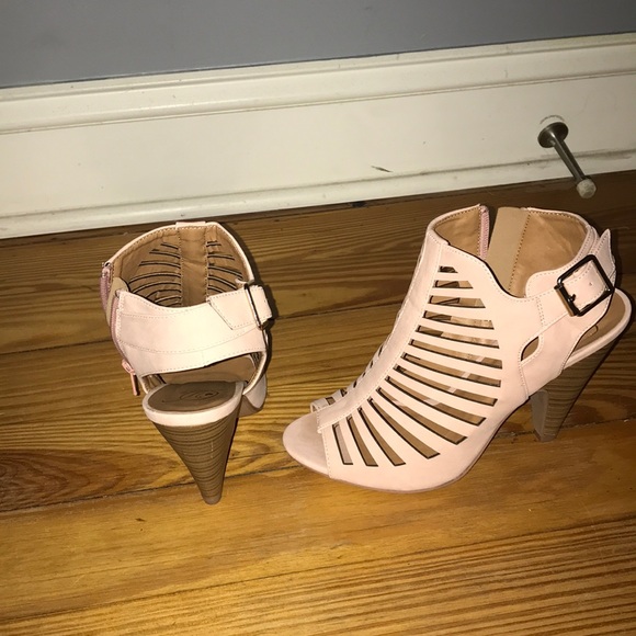 High heels - Picture 3 of 3